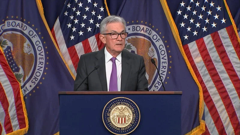 Fed's Next Move: Rate Cut Odds vs. Powell's Stance